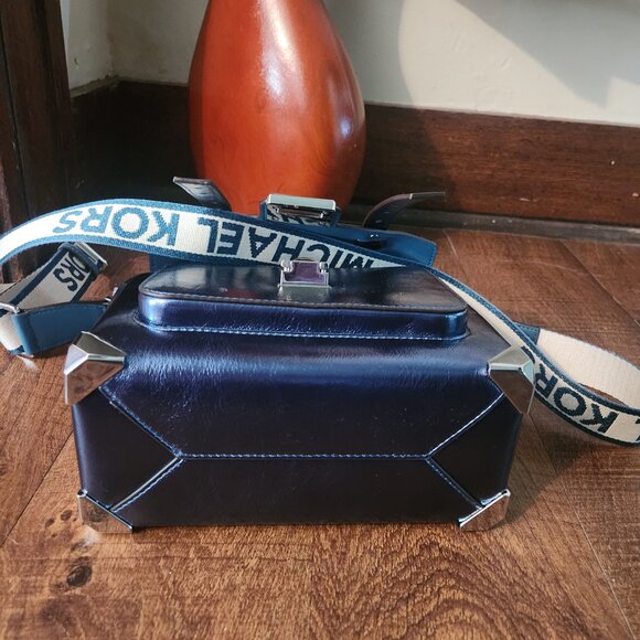 NWOT  Michael Kors Manhattan Metallic Satchel/Crossbody purse  Medium - Picture 5 of 15